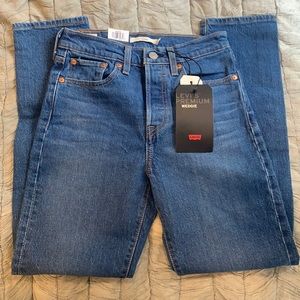 Levi’s Wedgie Fit Ankle Jeans